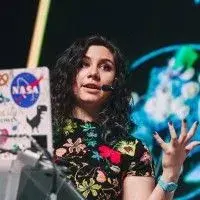 Una Kravets's profile picture